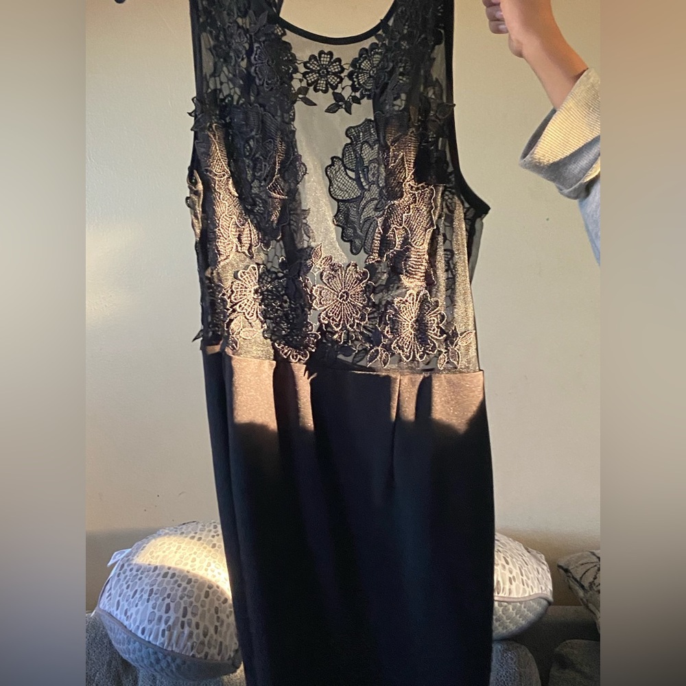 Black floral dress (XL)